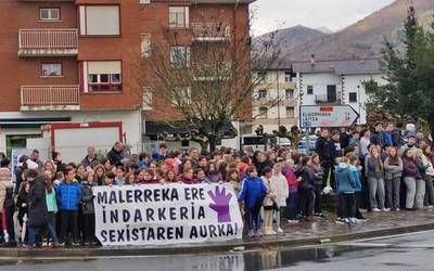Sexu jazarpena jasan duen emakumeari babesa adierazi diote Malerrekako Mankomunitateko Prebentzio Batzordeak eta Malerreka-Bertizaranako talde feminis