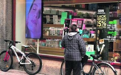 "Kalte handia egiten digu"