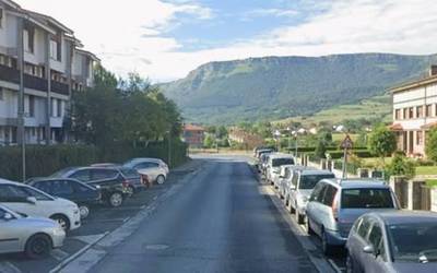 Bi gizon atxilotu dituzte Urduñan hamar ibilgailutan lapurtzea egotzita