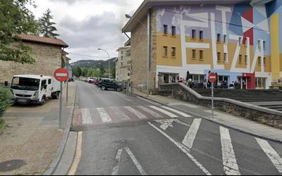 Argia kenduko dute bihar arratsaldean Larraña eraikinean