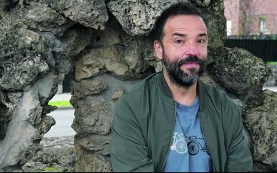 Iker Lauroba: "Lotsak aldera batera utzi eta aurrera egiten lagundu dit musikak"