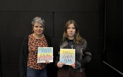 Lukene Igartua eta Izar Mendiola ama-alabek bi ipuin ilustratu berri aurkeztu dituzte