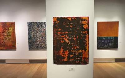 Jose Mari Perea Barro artistaren 'Pasarteak' bilduma dago Aroztegin