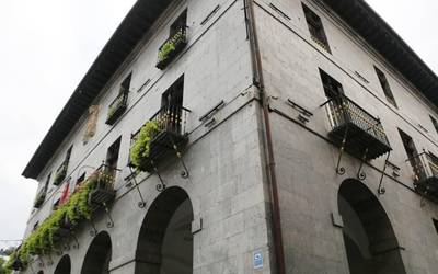 Euskararen erabilerarako eta transmisiorako "bide berriak jorratzeko unea" dela nabarmendu du udalak