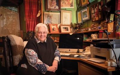 Hamabost ahotseko liburua