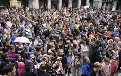 Plaza betea, euskararen alde