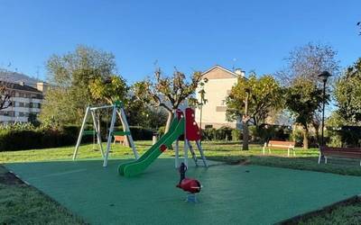 Legarrebi auzoan jolasgune berria atondu dute