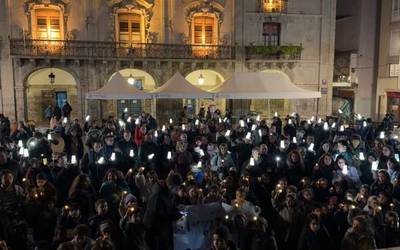 Euskararen Pizkunde berri baterako lehen argi-izpiak Arrasateko herriko plazan