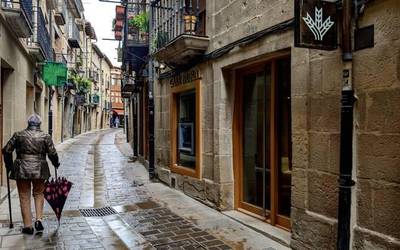 Errenta baxuek emakume izena dute