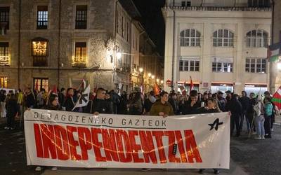 Debagoieneko Ernairen manifestazioa eta omenaldia Jose Luis Elkorori