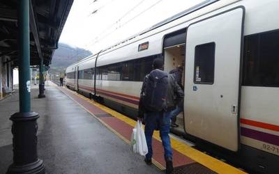 Tren zerbitzuan informazio sistema berria, etxeko zaintzaz jardunaldia eta Ziordiko kontribuzioa