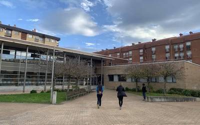 Anbulatorioko sendagile batzuek bat egin dute aste honetarako deitutako greba deialdiarekin