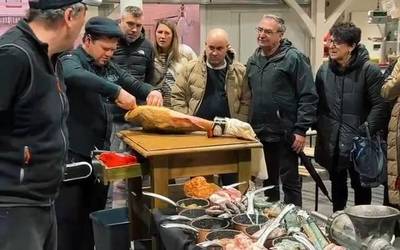 Gosari osasungarriak eta etiketak irakurtzeko tailerrak Durangoko merkatuan