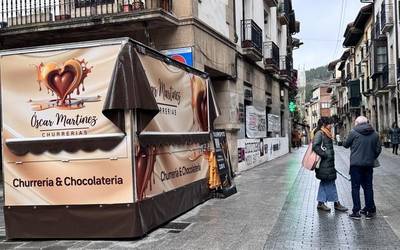 Plazara ez, baina etorri da aurten ere txurro saltzailea