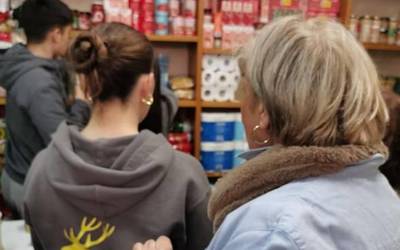 Elkartasunez beteriko elikagai eta jostailu bilketa Abadiñon