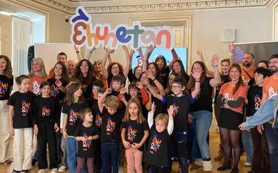 Euskal Eskola Publikoak ehunduta dagoen sarea dela erakutsiko du Santurtziko jai handian