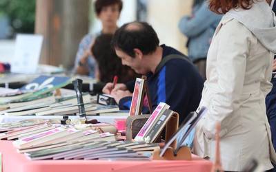 Debagoieneko Idazleen Elkartearen azoka zapatuan Arrasaten