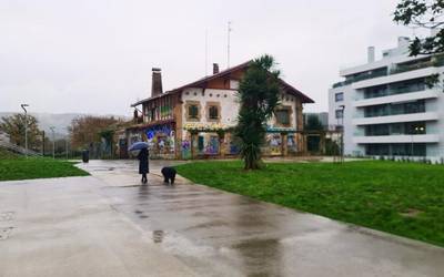 Berangoko Udalak Uribe Kostako Mankomunitateari lursail bat eskaini dio eguneko zentroa eraikitzeko