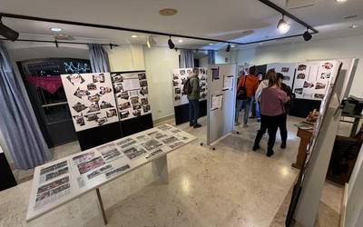 Luis Ezeiza herri eskolaren 55 urteak batzeko erakusketa zabaldu dute