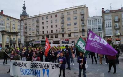 Sei urteko borrokaren ondoren erresidentzietako lehen hitzarmena lortu dute