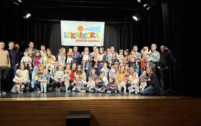 Bertso liburua jaso dute 2024an jaiotako Aretxabaletako 21 umek