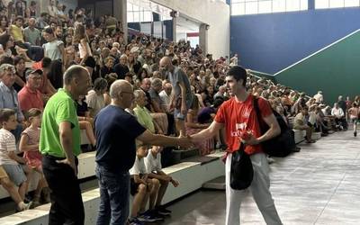 Josu Igoa pilotari etxarriarrak Garfe enpresarekin debutatuko du Olaztin