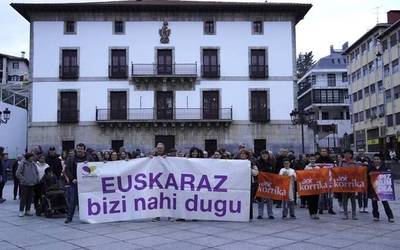 Euskarak etorkizuna "jokoan" duelakoan, batasunerako deia egin du euskaltzale andanak