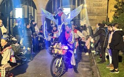 Ikusmina piztu du Zirkun zirko kalejirak gaztetxoenen artean