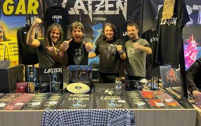 Bizipenen arrasto garbia duten Latzen taldearen kantu berriak, disko baten batuta