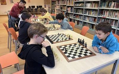 Interesa piztu du Eskoriatzako gaztetxoengan 'Xake goizak' egitasmoak