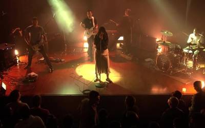 Indarrez betetako emanaldiarekin aurkeztu du Malkok 'Minmugak' diskoa Oñatin