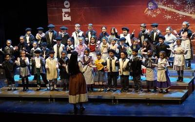 Abesbatzen doinuetara, Gabon giroak hartu du eguerdian Baztartxo antzokia