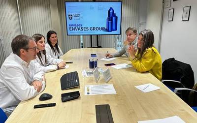 Laudioko udal gobernu taldeak Envases bisitatu du abenduaren hasieran