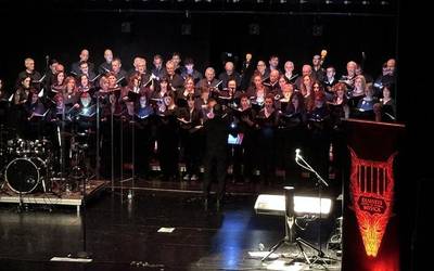 Abesbatzen Eguberrietako kontzertuak ate joka