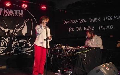 Leire Vargas: “Poesiarekin publikoarengan erantzun bat eragitea bilatzen dut”