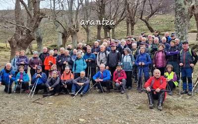 [BIDEOA] Arantzako mendietan ibili dira Arkupeak elkarteko mendizaleak