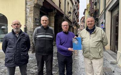 'Armarriak jauregietan eta etxeetan Arrasaten' liburua ondu dute