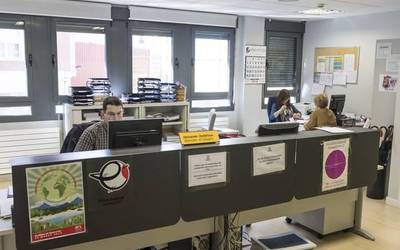 Uribe Kostako Mankomunitateak eta Getxoko Udalak gizarte-zerbitzuak kudeatzeko hitzarmena berritu dute