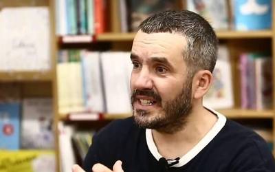 Hasier Larretxea: "Izen ginen horri modu argitsu eta xamurragoan begiratu nahi izan diot"