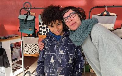 "Bezeroen ilara izaten dut denda aurrean"