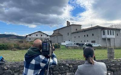 Guardia Zibila bertaratu da moja klaratarren komentura, kide nagusienei azterketa medikua egiteko