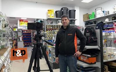 Hitz eta Putz Sakanako Dendarien, Ostalarien eta Zerbitzuen elkarteko lehendakariarekin