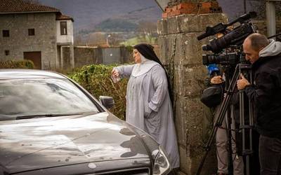 Guardia Zibila moja klaratarren komentura bertaratu da eta kide nagusienak atera ditu bertatik, azterketa medikua egiteko