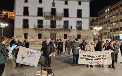 Justizia eta bakea ereiteko beharraz hausnartu dute Isilune Zirkuluaren urteko azken elkarretaratzean