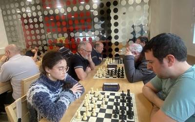 Xakea, taekwondoa, gimnasia erritmikoa, atletismoa, mendia, igeriketa eta areto futbola