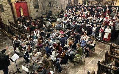 [ARGAZKIAK] Eguberrietako kontzertu hunkigarria eman du Berako musika eskolak