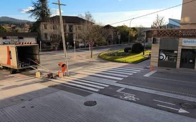 Amurrioko Udalak 16.000 euro baino gehiago bideratu ditu Elexondo kalean oinezkoentzako pasabide adimentsu baten bidez segurtasuna indartzeko