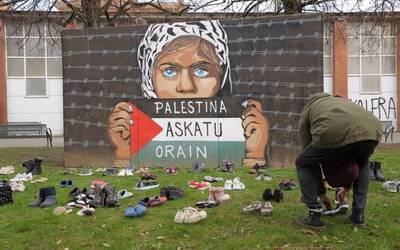 Palestinako genozidioaren biktimak omendu dituzte Laudioko monolitoan