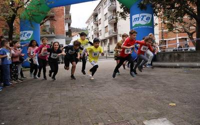 53 umek parte hartu dute Mendaroko Haur Krosean