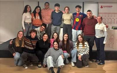 Debabarreneko 36 lagun ari dira aisialdiko begirale ikastaroa egiten